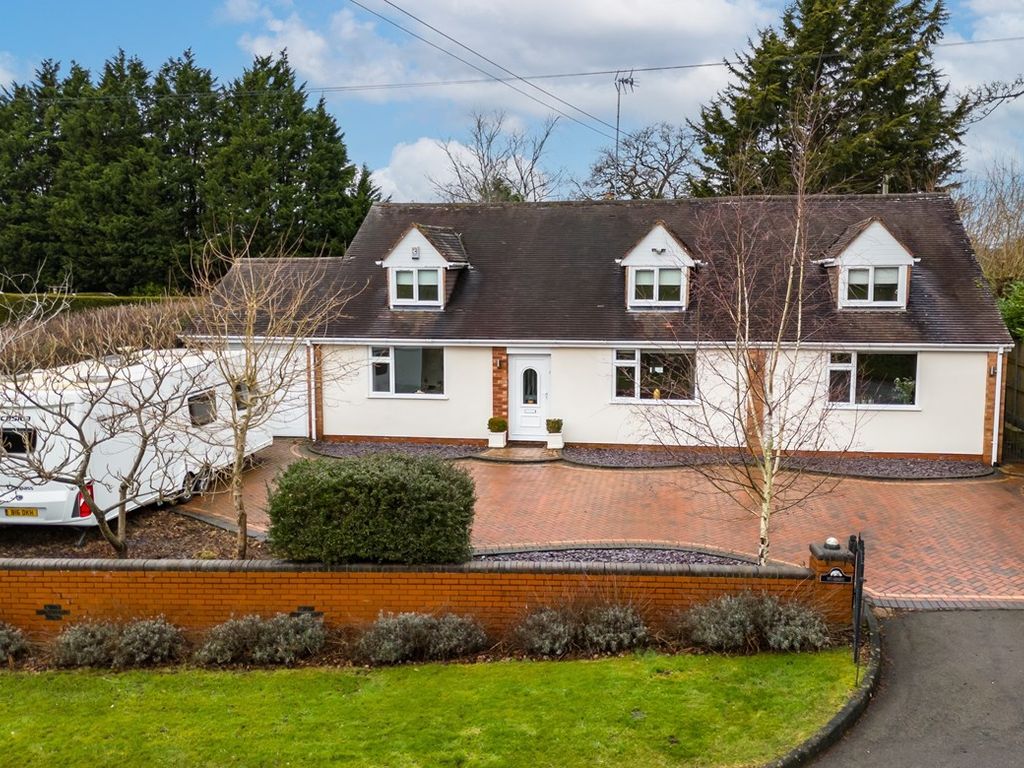 4 bed detached bungalow for sale in Buckley Green, HenleyInArden B95