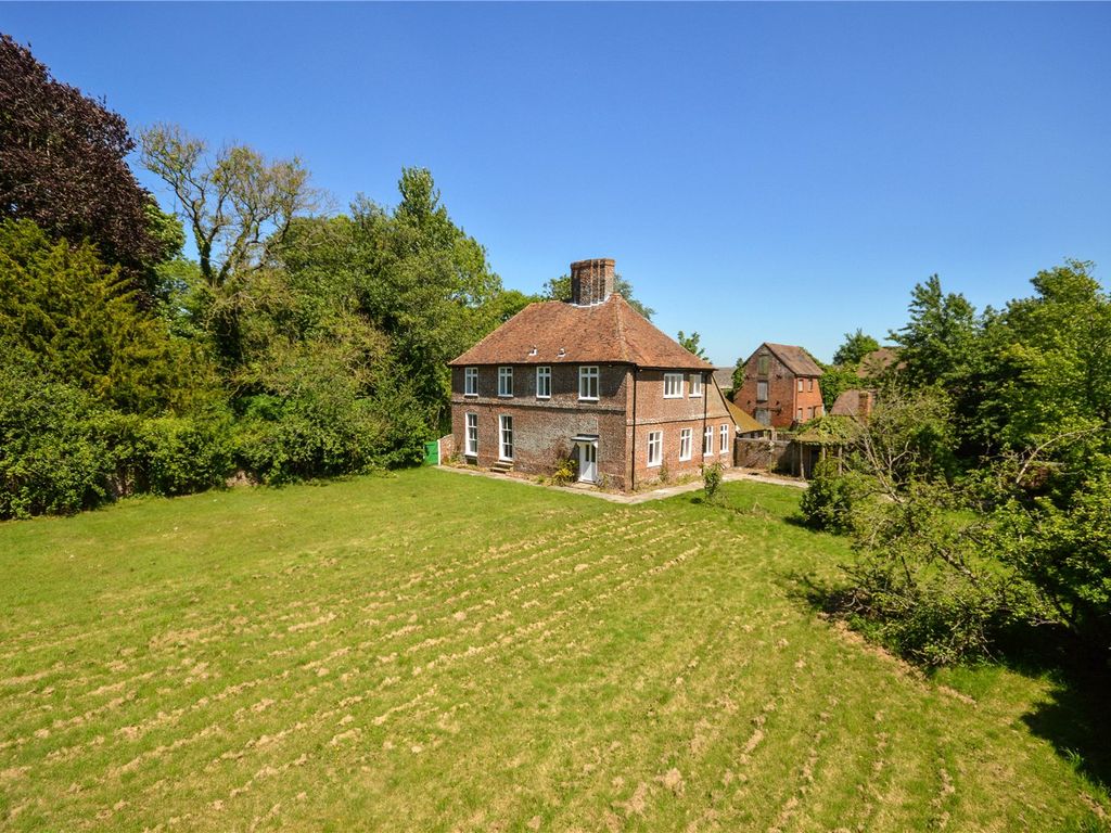 5 bed detached house to rent in Plumpton Lane, Hinxhill, Ashford, Kent