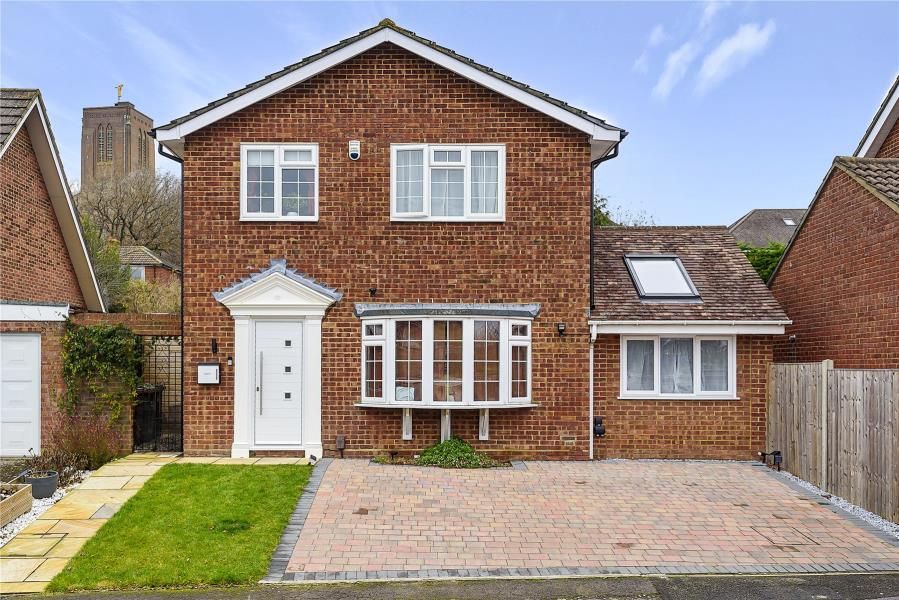 4 bed property to rent in Lynwood, Guildford GU2, £2,850 pcm Zoopla