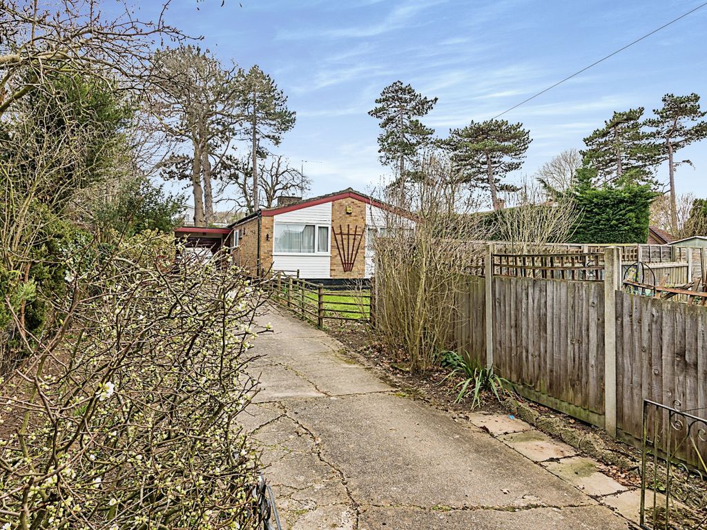 2 bed bungalow for sale in Rectory Close, Worlingham, Beccles, Suffolk