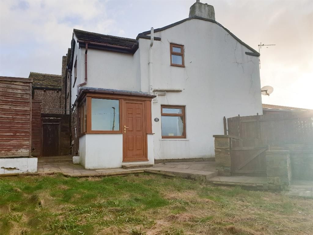 2 bed end terrace house for sale in Upper Batley Lane, Birstall, Batley