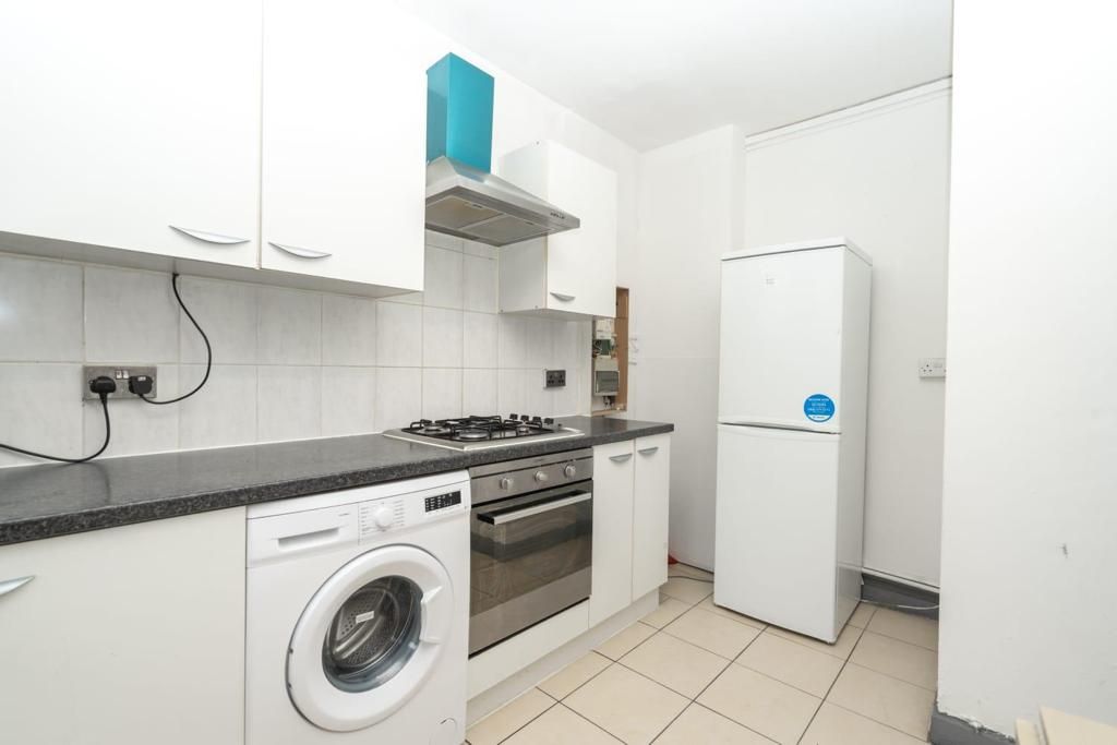4 bed flat to rent in Tavistock Place, London WC1H Zoopla
