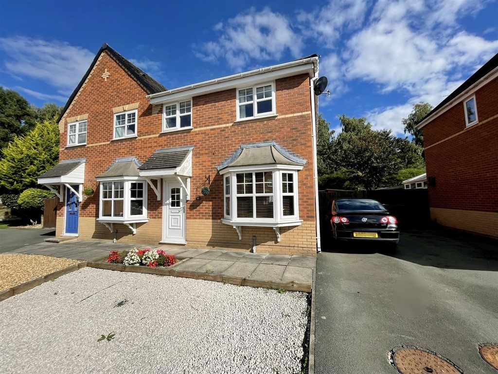 3 bed semidetached house for sale in Marlowe Close, Ettiley Heath