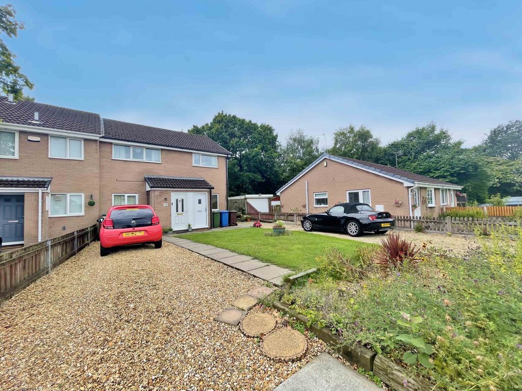 2 bed flat for sale in Oak Croft, Clayton Le Woods PR6 Zoopla
