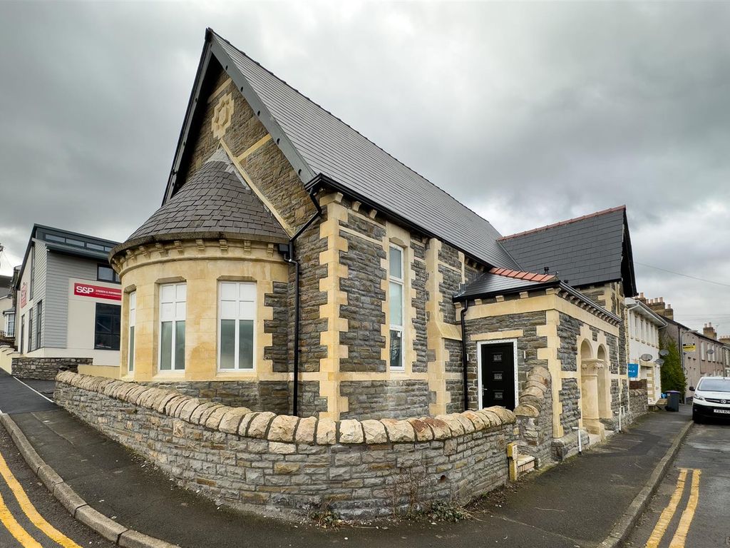 3 bed end terrace house for sale in Commercial Street, Griffithstown