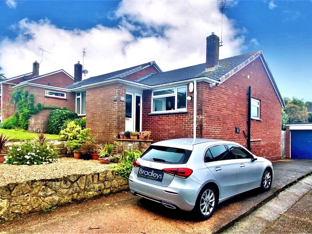 2 bed bungalow for sale in Woolbrook Rise, Sidmouth, Devon EX10, £