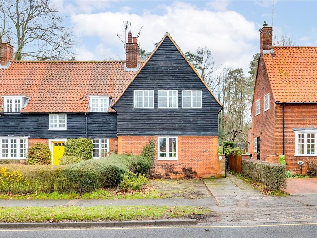 3 bed semidetached house for sale in Bridge Road, Welwyn Garden City
