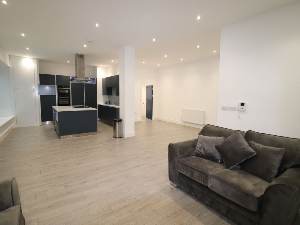 3 bed flat to rent in Great Hampton Street, Hockley, Birmingham B18