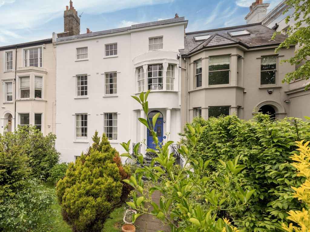 18 bed block of flats for sale in Clapham Common North Side, London SW4