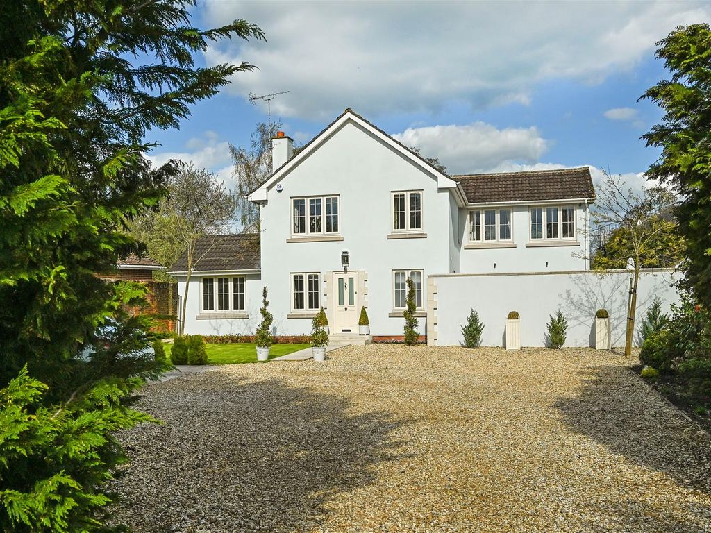 5 bed detached house for sale in Braishfield Road, Romsey, Hampshire