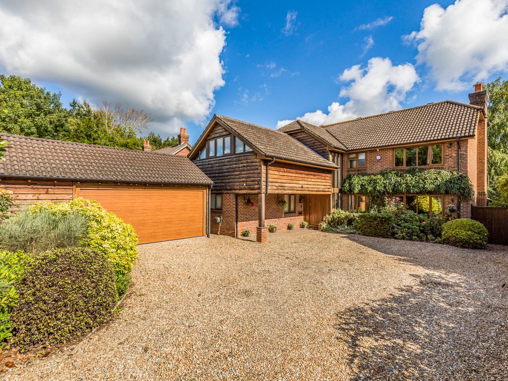 5 bed detached house for sale in Winchester Road, Botley SO32 Zoopla