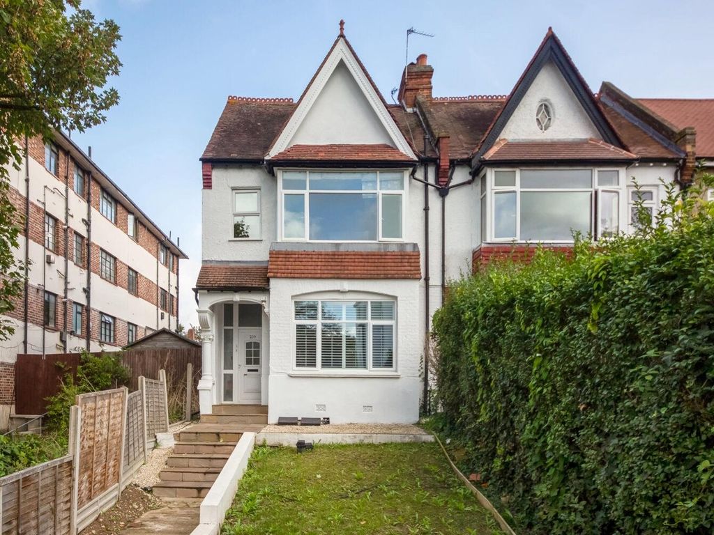 2 bed flat for sale in Leigham Court Road, Streatham, London SW16, £