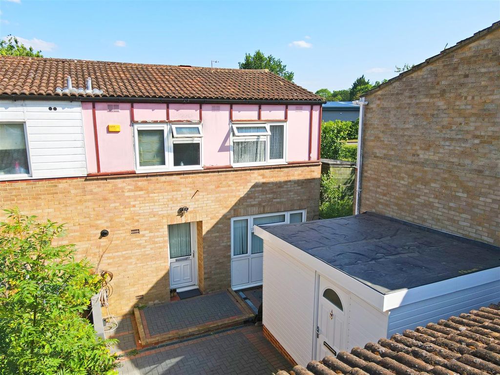 3 bed semidetached house for sale in Lingfield, Stacey Bushes, Milton