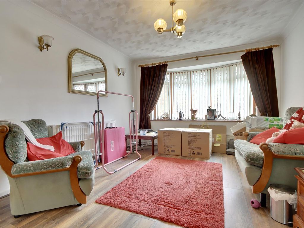 4 bed semidetached house for sale in Kingscote Road, Cowplain