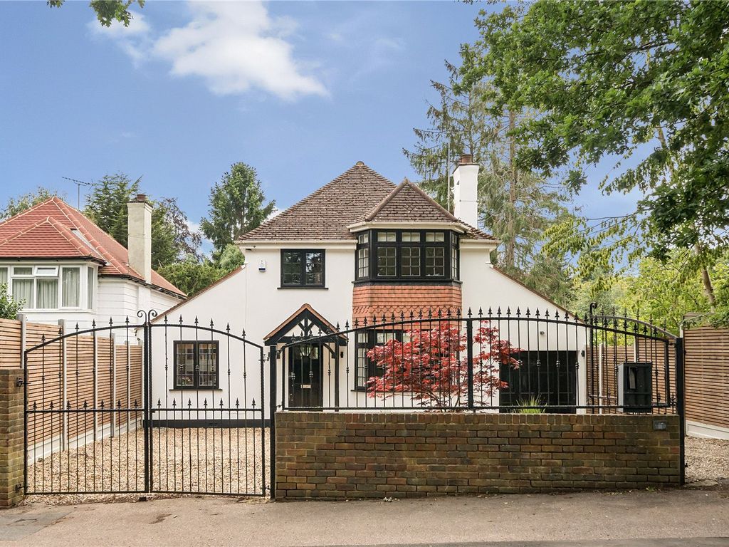 4 bed detached house for sale in Gate Lane, Arkley