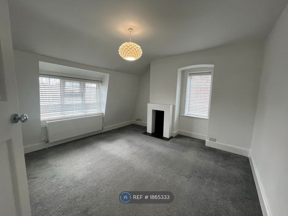 2 bed flat to rent in Hawkwood Road, Bournemouth BH5, £1,150
