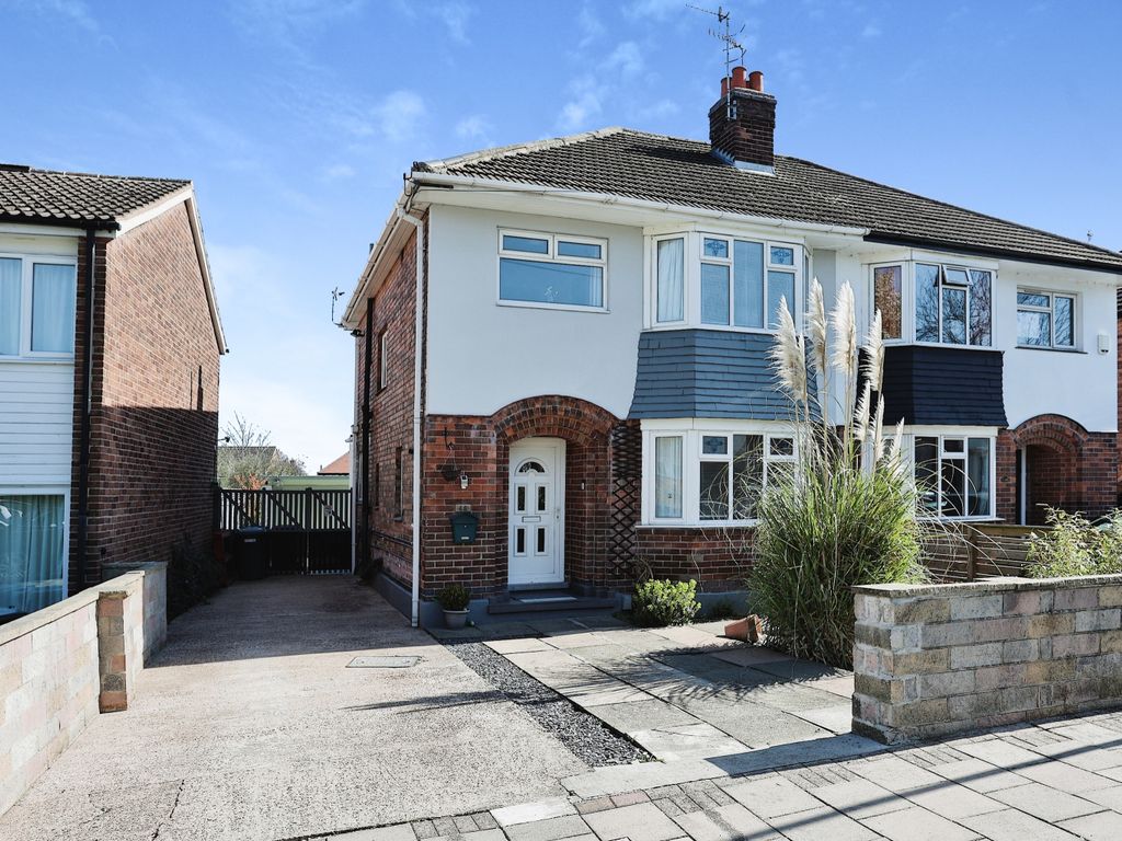 3 bed semidetached house for sale in Kingswood Road, West Bridgford