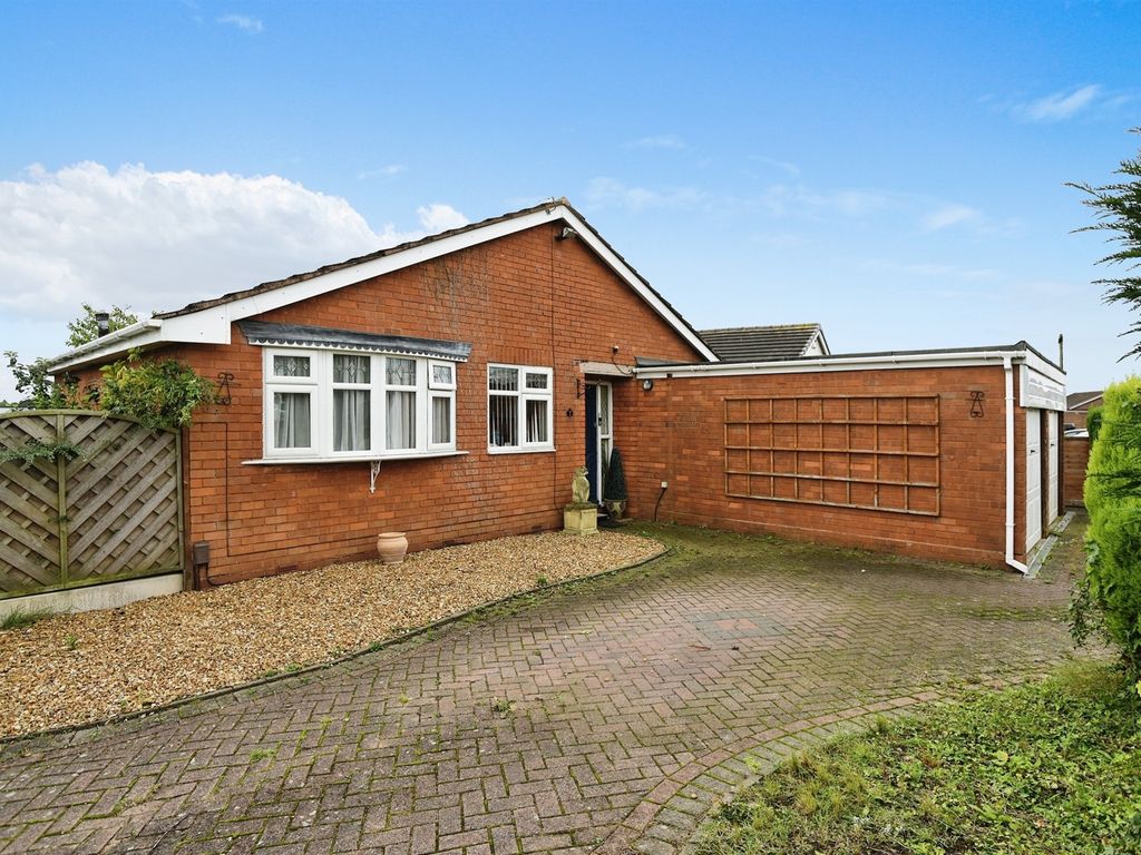 3 bed detached bungalow for sale in Shelley Road, Chase Terrace