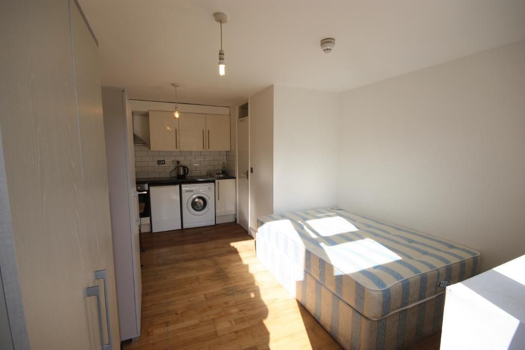 Studio to rent in Norbroke Street, East Acton, London W12 Zoopla