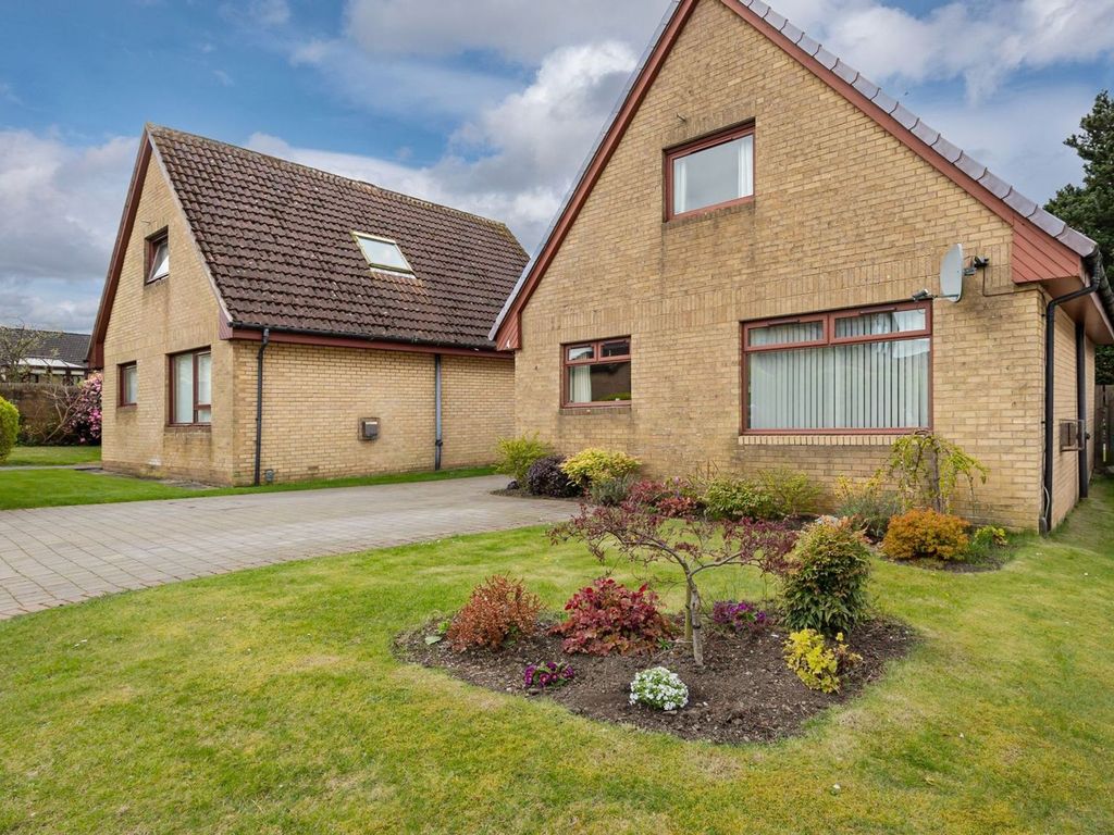 4 bed detached house for sale in Carmelaws, Linlithgow EH49, £440,000