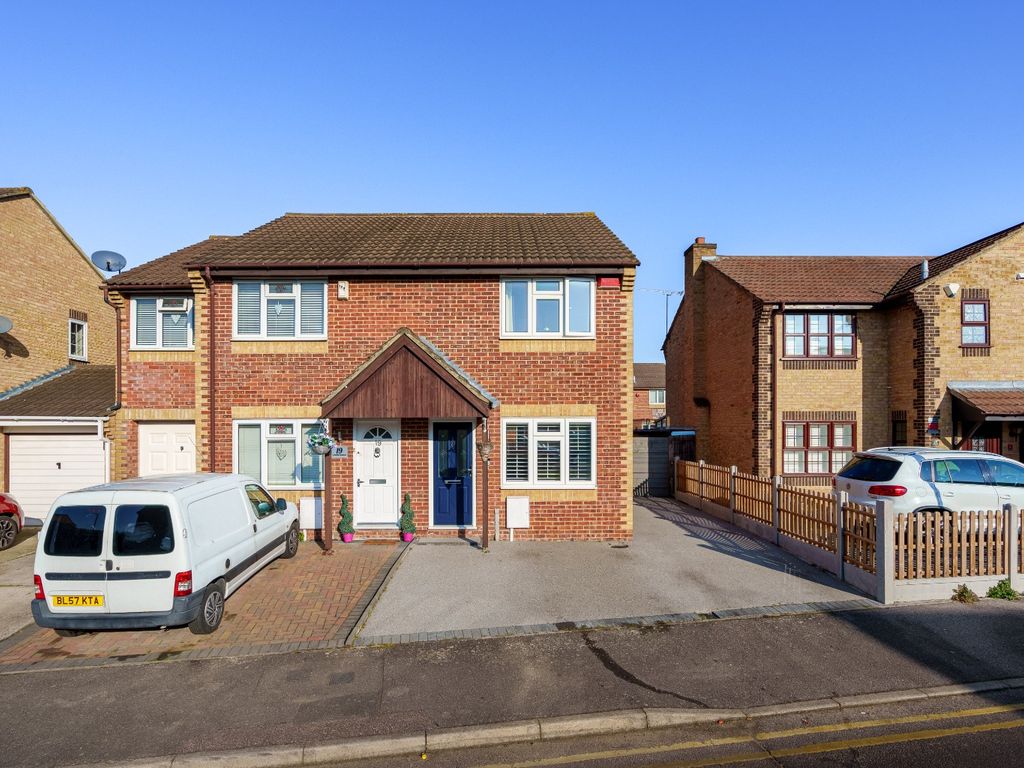 2 bed semidetached house for sale in Cowley Avenue, Greenhithe, Kent