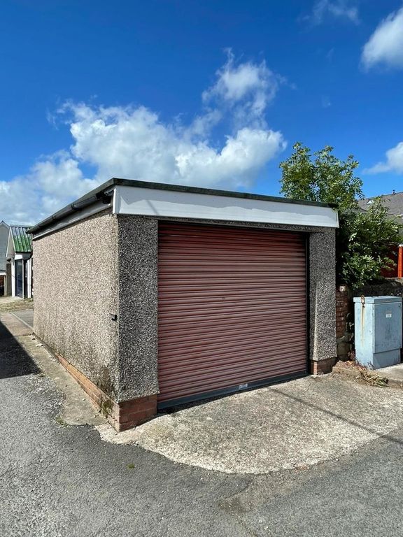 Parking/garage for sale in Garage At 55, The Highway, New Inn