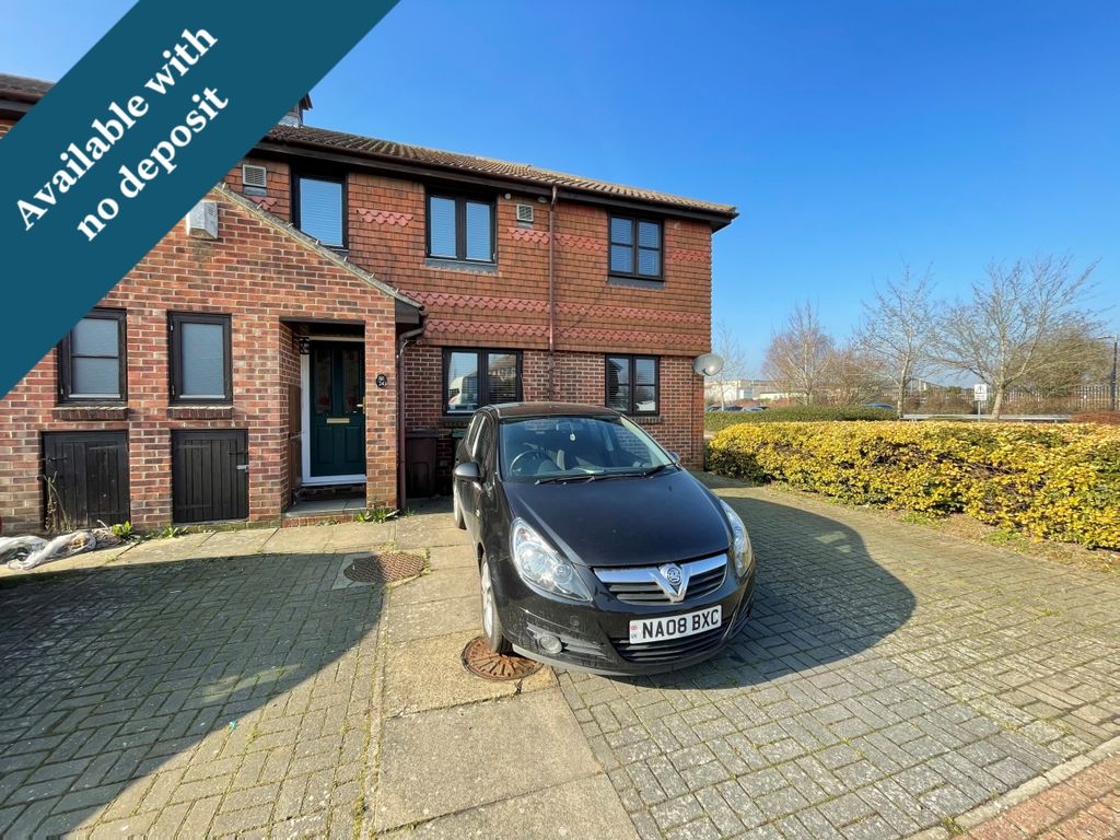 4 bed semidetached house to rent in The Cedars, Paddock Wood