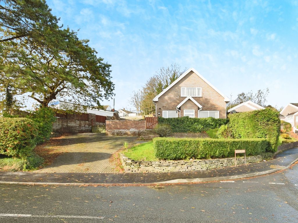 4 bed detached house for sale in Heol Nant, Llanelli, Carmarthenshire