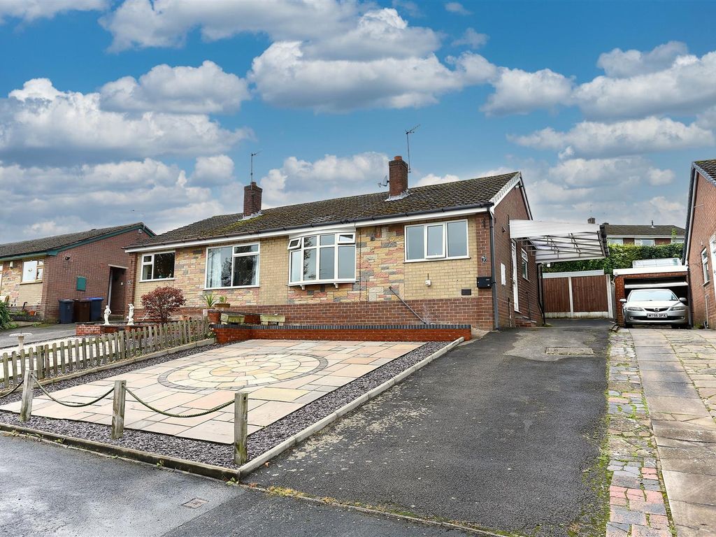 2 bed semidetached bungalow for sale in Essex Drive, Gillow Heath