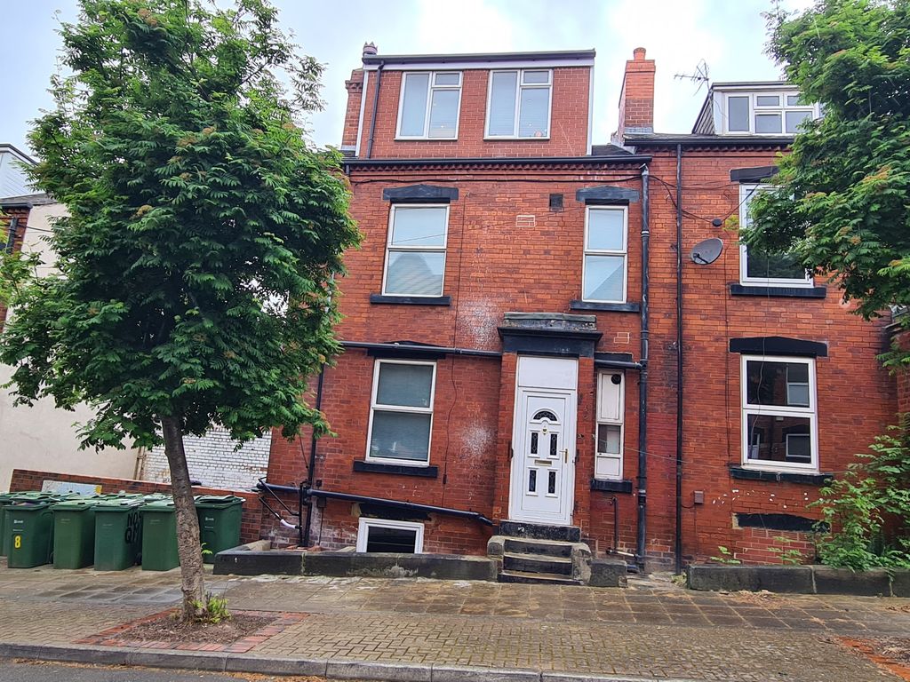 8 Quarry Mount Terrace, Leeds, West Yorkshire LS6  