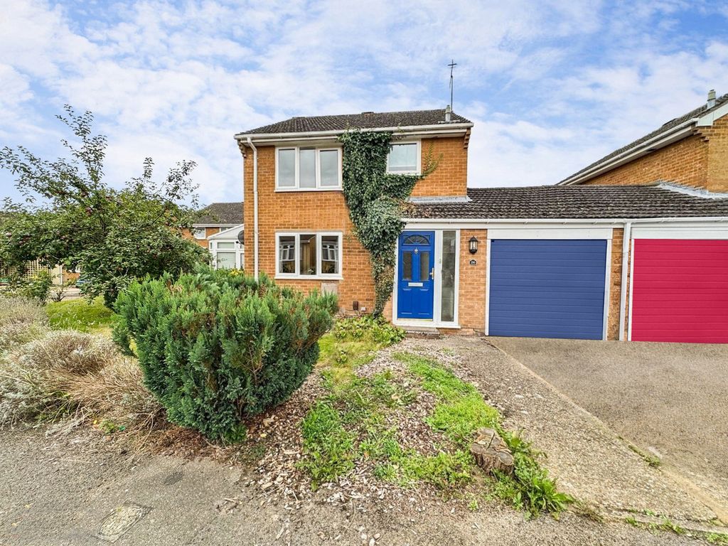 3 bed linkdetached house for sale in Hurst Park Road, Twyford RG10, £