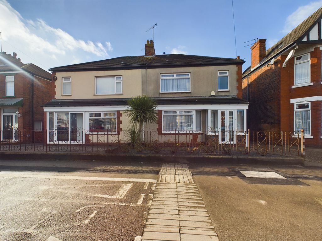 3 bed semidetached house for sale in Ings Road, Hull HU8, £235,000