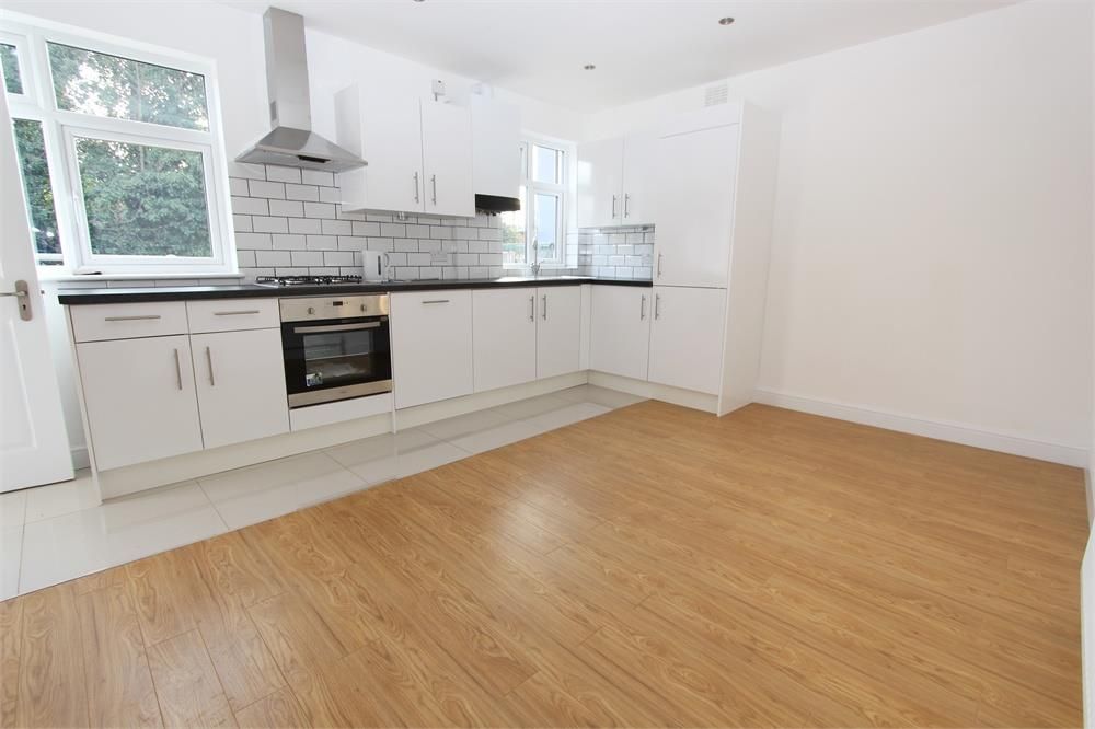 2 bed flat to rent in Church Hill Road, East EN4 Zoopla