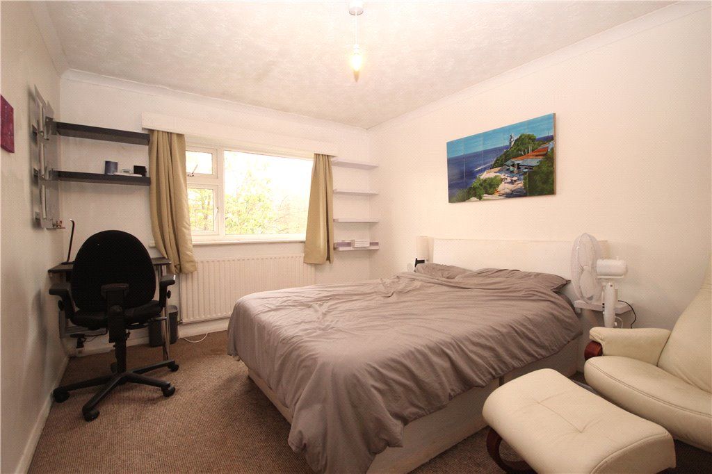 1 bed property to rent in Johnston Green, Guildford, Surrey GU2, £795
