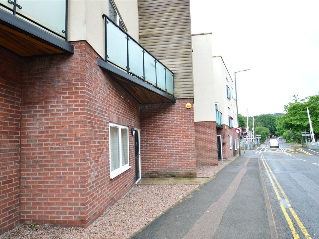 2 bed flat to rent in Whyteleafe Hill, Whyteleafe, Surrey CR3 Zoopla