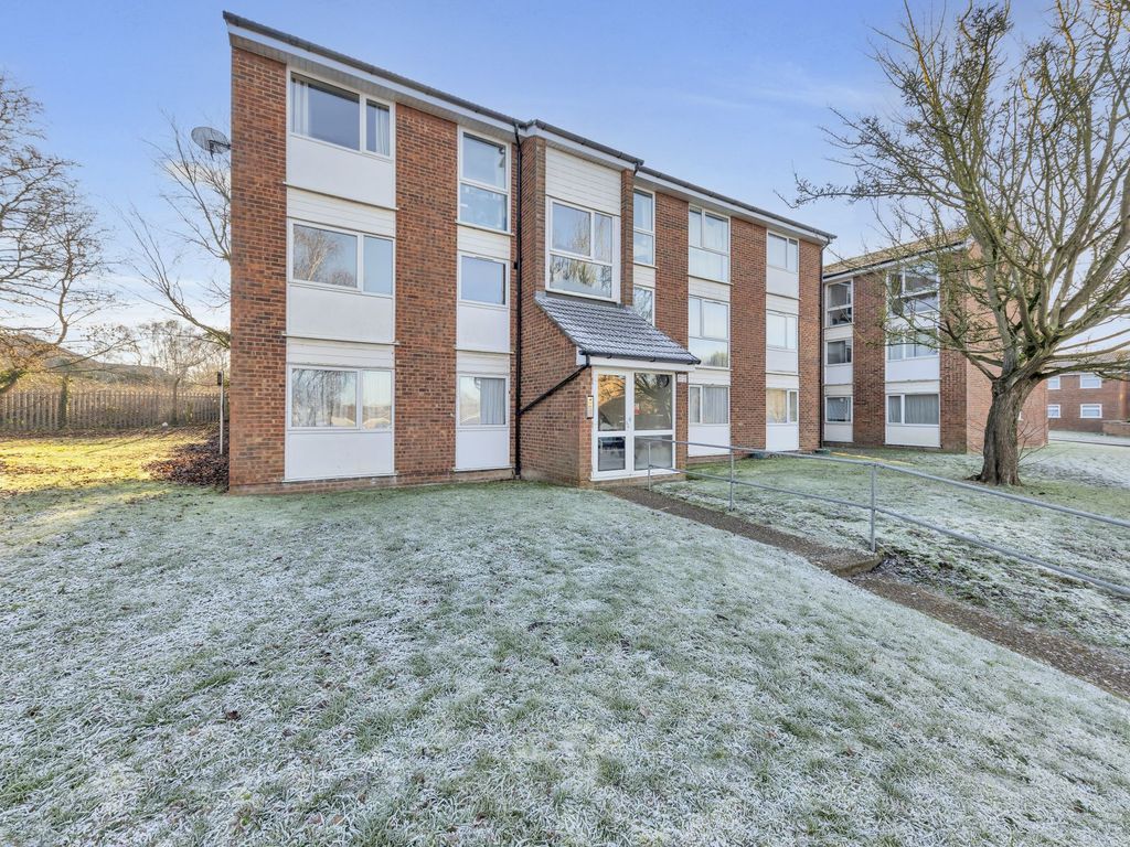 2 bed flat for sale in Scott Close, Royston SG8 Zoopla