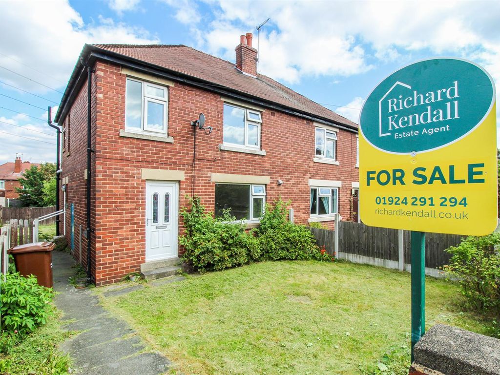 3 bed semidetached house for sale in Andrew Crescent, Outwood