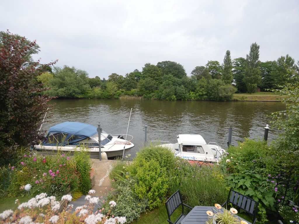 2 bed detached bungalow for sale in The Island, Thames Ditton KT7 Zoopla