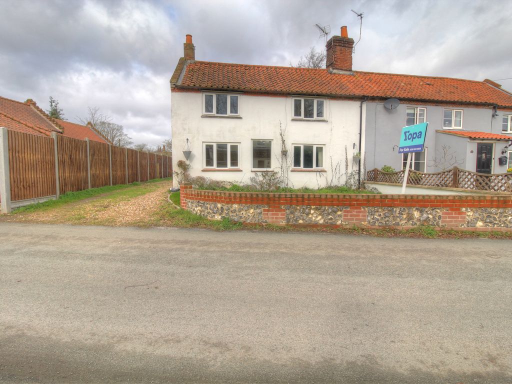 3 bed semidetached house for sale in The Street, Ringland, Norwich NR8