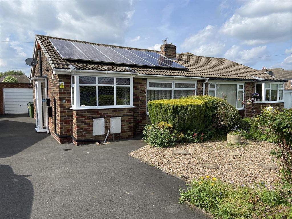 2 bed semidetached bungalow for sale in West Royd Avenue, Mirfield