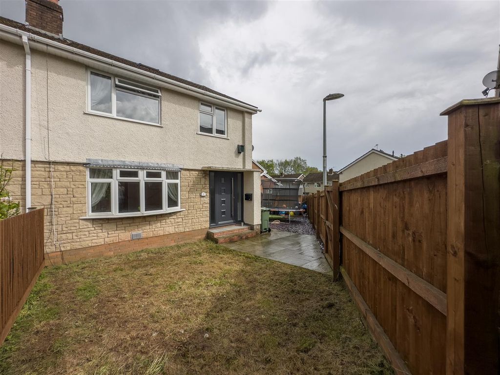 3 bed semidetached house for sale in Afon Close, New Inn, Pontypool