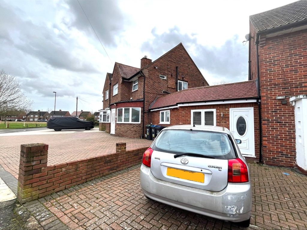 1 bed flat to rent in Chaucer Green, Croydon CR0, £1,400 pcm Zoopla