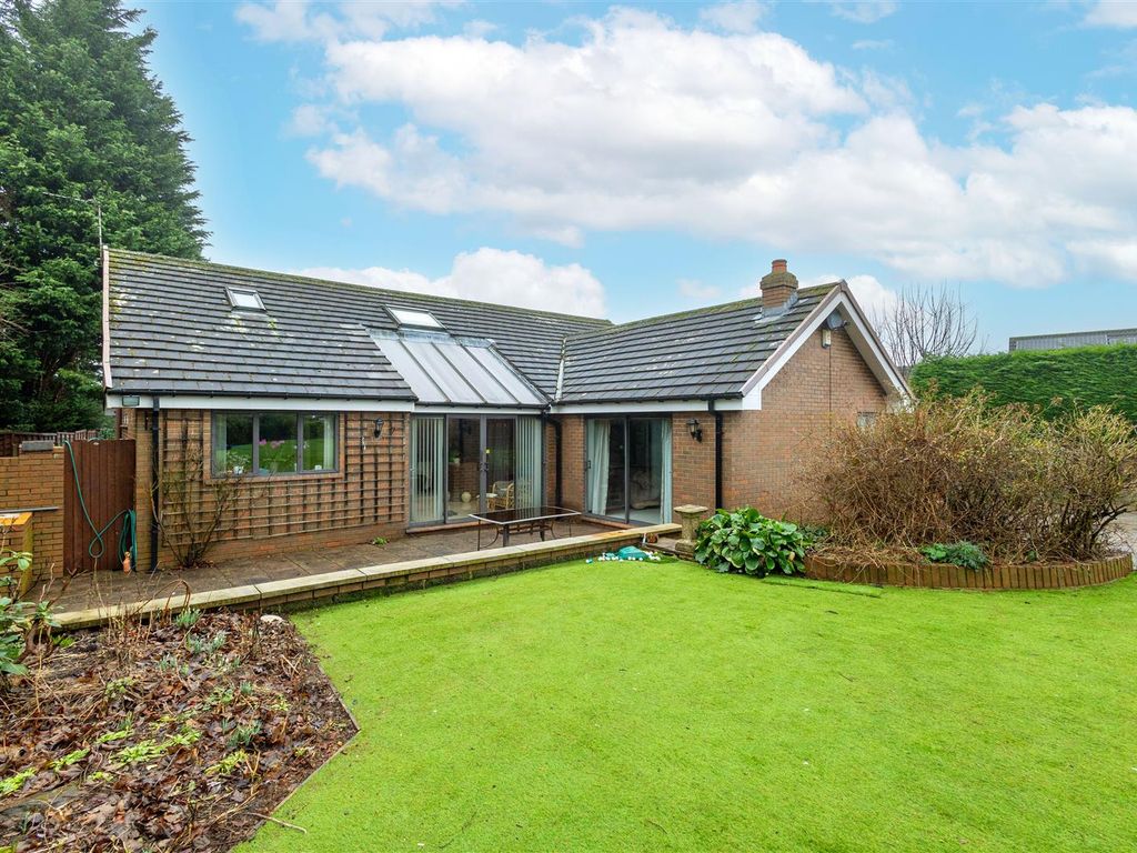 4 bed detached bungalow for sale in Leeds Road, Kippax, Leeds LS25, £