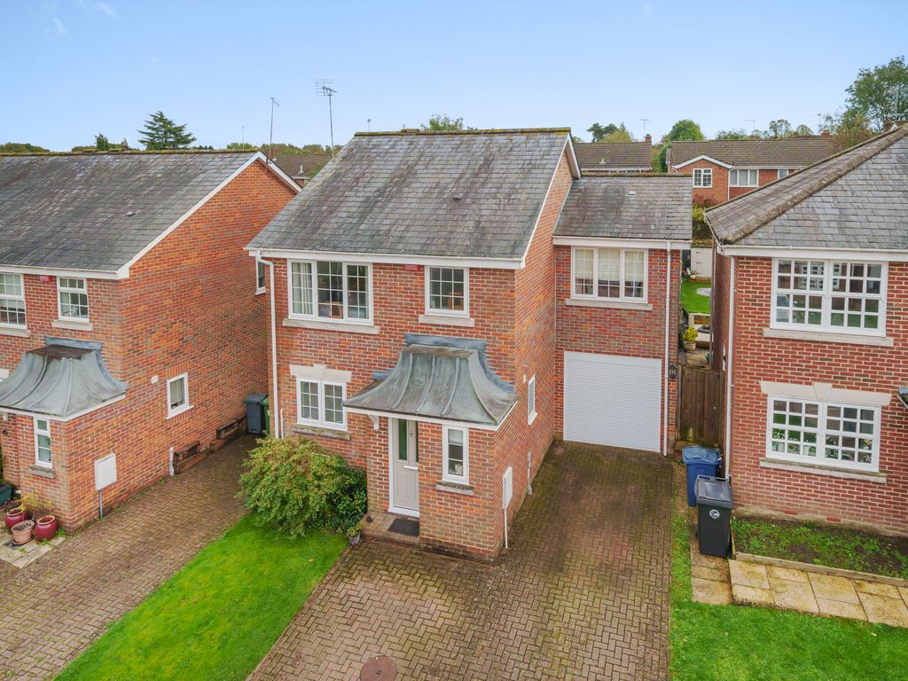 3 bed detached house for sale in Kite Wood Road, High HP10, £695,000 Zoopla