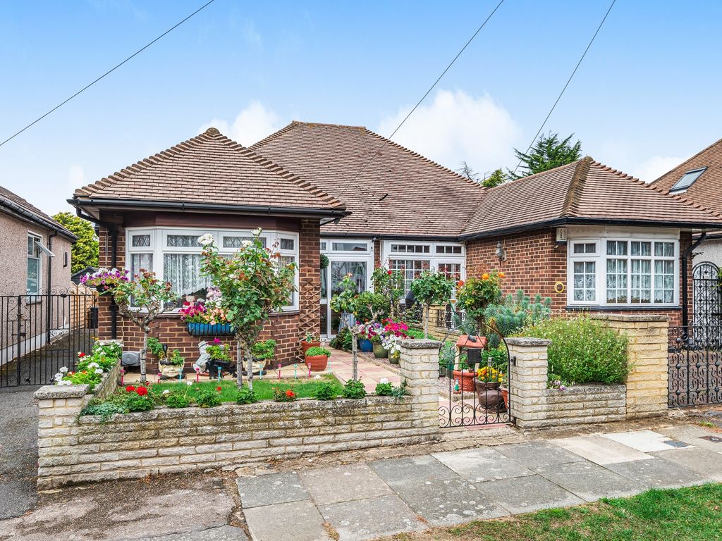 2 bed bungalow for sale in Leonard Avenue, Morden SM4 Zoopla