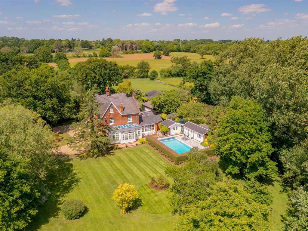 6 bed detached house for sale in Middle Road, Ingrave, Essex CM13 Zoopla