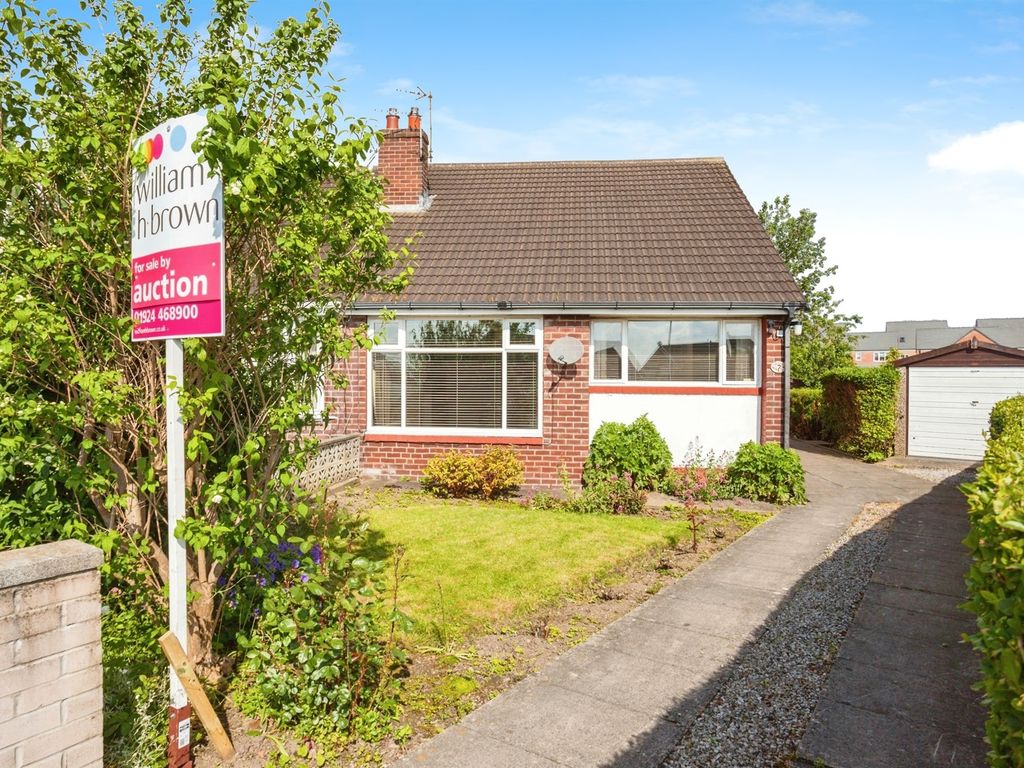 3 bed semidetached bungalow for sale in Bywell Close, Dewsbury WF12, £