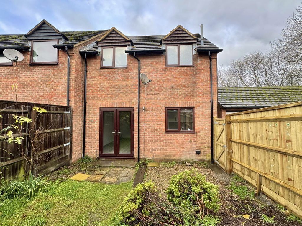 2 bed property to rent in Frank Lunnon Close, Bourne End SL8, £1,500