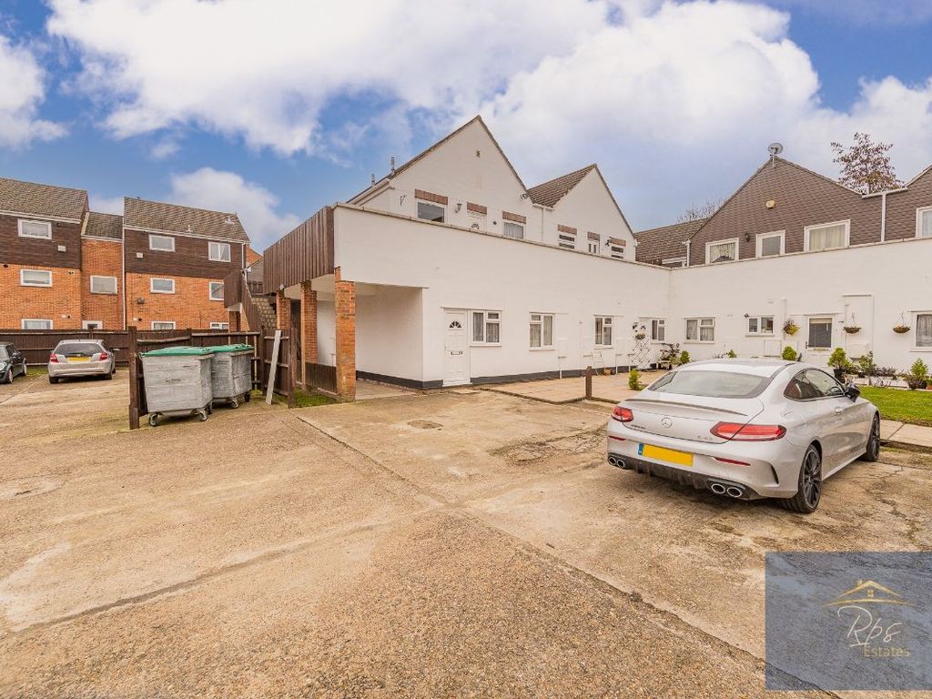 2 bed for sale in Rochfords Gardens, Slough SL2 Zoopla