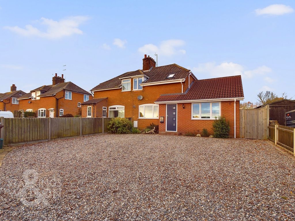 4 bed semidetached house to rent in Beighton Road, Acle, Norwich NR13